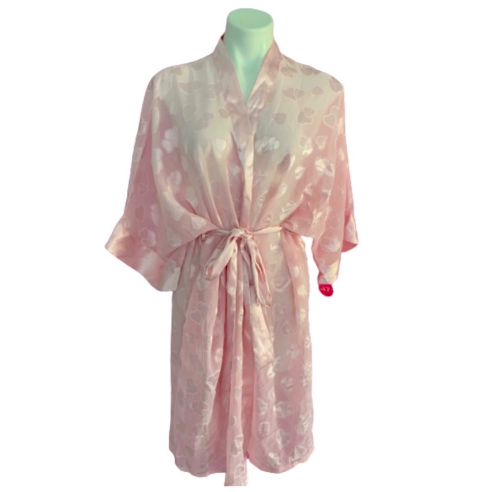 New with tags, Fredericks Vintage Pink Heart Print
Sexy Robe